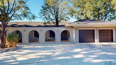 418 E Abo Dr, Hobbs, NM 88240 - photo 3