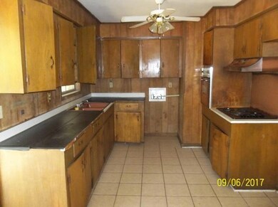 7 Chickasaw St, Laurel, MS 39440 - photo 3