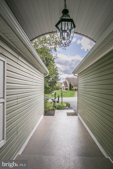 10 Eagles Watch N, Bechtelsville, PA 19505 - photo 3