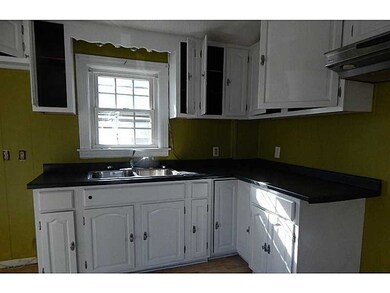 127 Packard St, Cranston, RI 02910 - photo 3