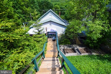 266 E Snyder Ave, Lansford, PA 18232 - photo 2