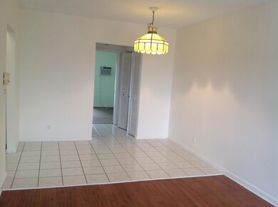 207 Norwich I, West Palm Beach, FL 33417 - photo 3