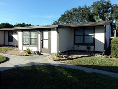 37724 Alissa Dr, Zephyrhills, FL 33542 - photo 2