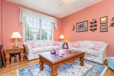 006-photo-living-room-6003081