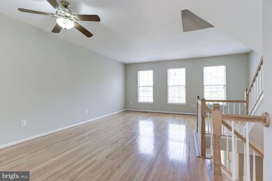 2432 Clover Field Cir, Herndon, VA 20171 - photo 5