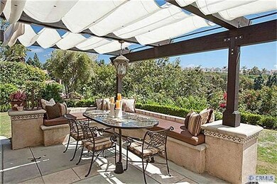 Lovely eating area just outside the kitchen and Di