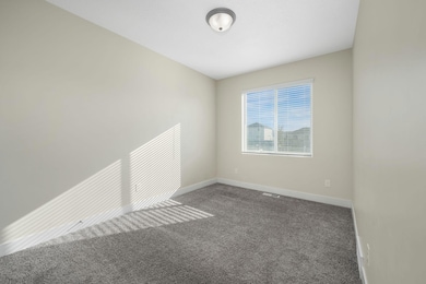 5214 N Folkstone Dr, Eagle Mountain, UT 84005 - photo 4