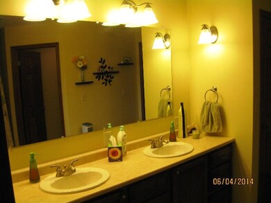 2832MauiDriveMasterBath