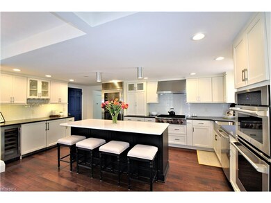 Studio 76 kitchen with top quality appliances, Sub