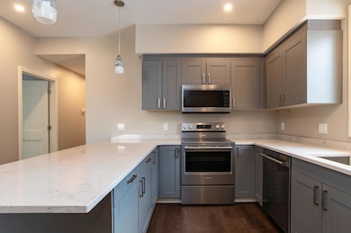 1106 Hawthorne Ave E, Saint Paul, MN 55106 - photo 4