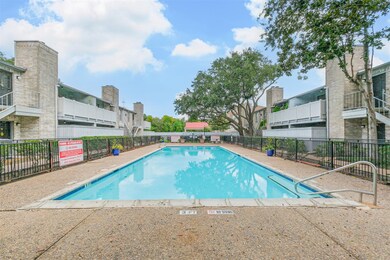 8247 Creekbend Dr unit 8247, Houston, TX 77071 - photo 2