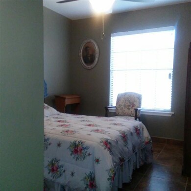 1309 Hibiscus Ln, Laredo, TX 78041 - photo 6