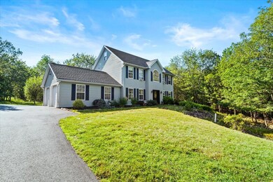 269 Russell Ct, Effort, PA 18330 - photo 2