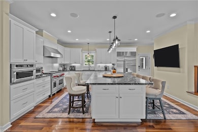Eat in kitchen