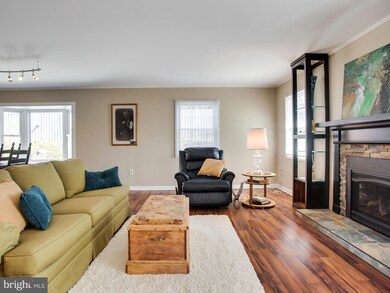 4417 Middle Ridge Dr, Fairfax, VA 22033 - photo 7