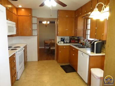 3224 SW Dorr St, Topeka, KS 66604 - photo 5