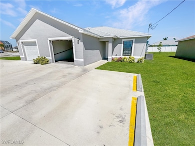 View of front facade with stucco siding, driveway,