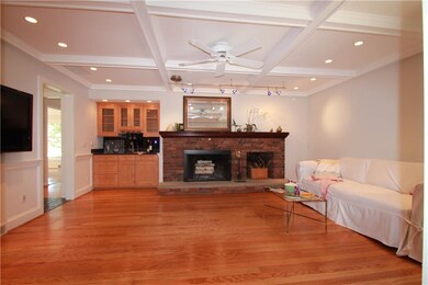Note the great wet bar for entertaining!