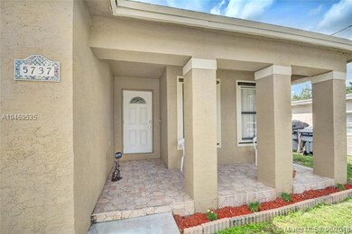 Landscaped covered porch with tile