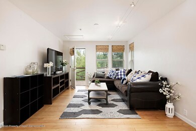 200LakesideCt_WEB_061920_004