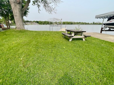 26' private water frontage
