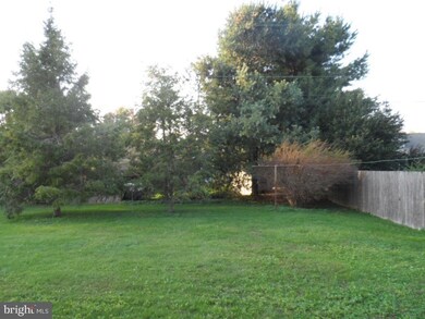 331 E Cedar St, New Holland, PA 17557 - photo 2