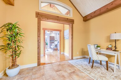 Breakfast Keeping Room