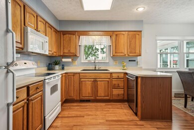 20-web-or-mls-7229-hoover-rd