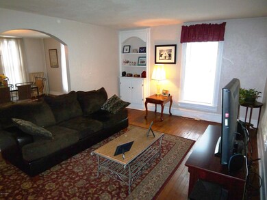 211 W 3rd St, Bloomsburg, PA 17815 - photo 4