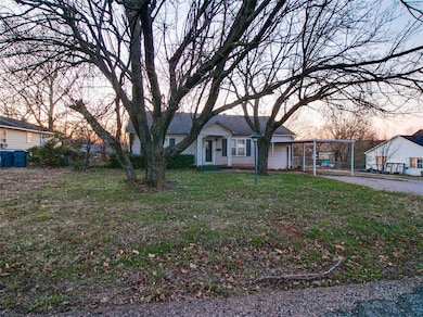 315 S Price Ave, Chandler, OK 74834 - photo 4