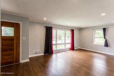 7807 Smyrna Pkwy, Louisville, KY 40228 - photo 6