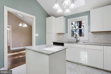 14 Shagbark Ln, Harpers Ferry, WV 25425 - photo 5