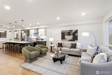 12215 Des Moines Memorial Dr S unit B, Burien, WA 98168 - photo 3