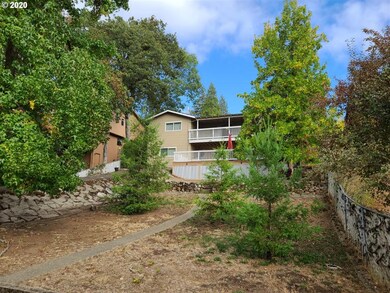 1418 NW Hawthorne Ave, Grants Pass, OR 97526 - photo 3