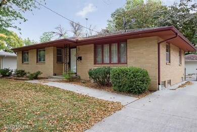 4221 43rd St, Des Moines, IA 50310 - photo 2