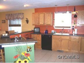 137 Red Cedar Dr, Hendersonville, NC 28792 - photo 2