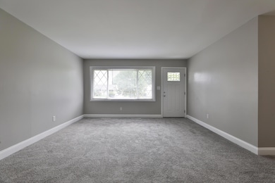 1037 Chestershire Rd, Columbus, OH 43204 - photo 7