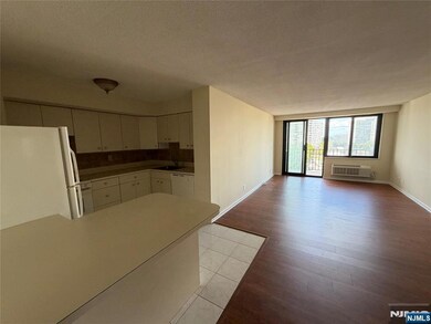 Hampshire House unit 7F, Fort Lee, NJ 07024 - photo 5