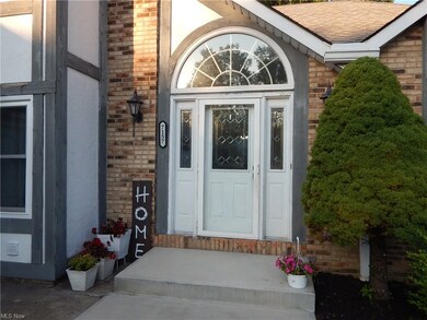 7157 Timber Ln, Olmsted Falls, OH 44138 - photo 2