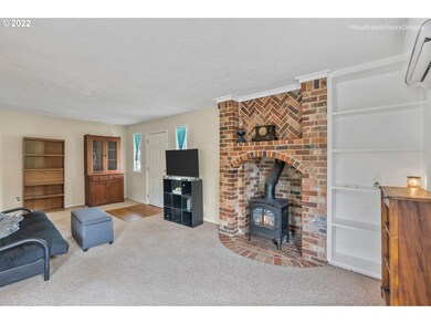 732 N College St, Newberg, OR 97132 - photo 5