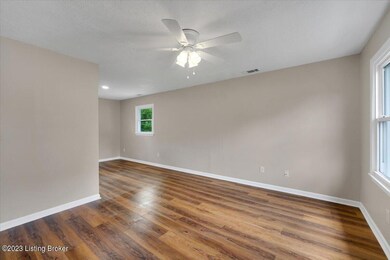 9104 New Maple Rd, Louisville, KY 40229 - photo 5