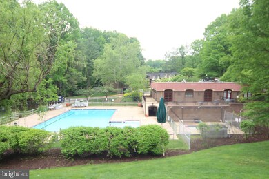 8110E Colony Point Rd unit 218, West Springfield, VA 22152 - photo 4