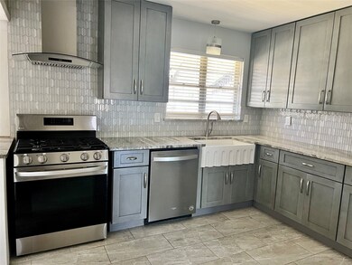 2110 Cheshire Ln, Houston, TX 77018 - photo 5