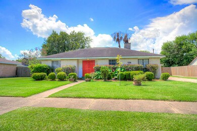 526 W Castle Harbour Dr, Friendswood, TX 77546 - photo 2