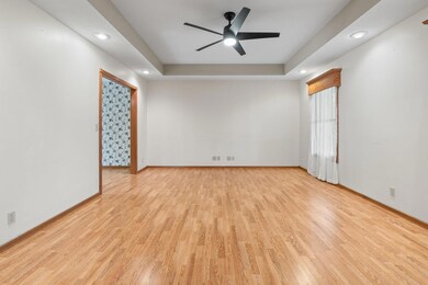 5-web-or-mls-20673 Lawrence 2170, Aurora