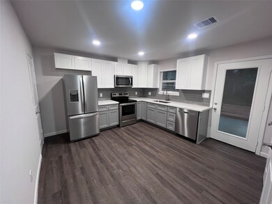 15530 Towerwood Dr unit A, Conroe, TX 77306 - photo 4