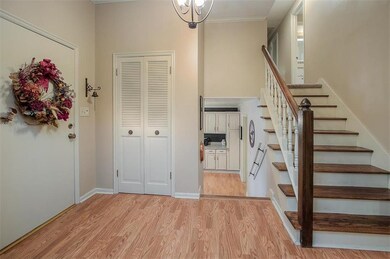 Inviting Entry! Gorgeous Oak Staircase