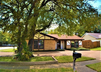 1724 Post Oak Dr, Bedford, TX 76021 - photo 2