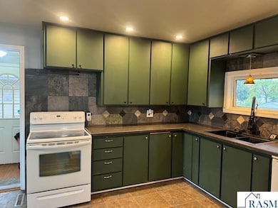 510 E Willis St, Elmore, MN 56027 - photo 2