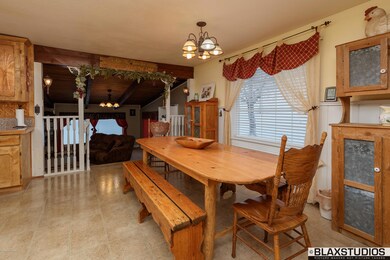 004-Dining (1 of 2)